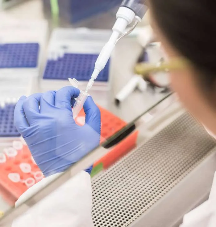 Pipette_tube_in_hood